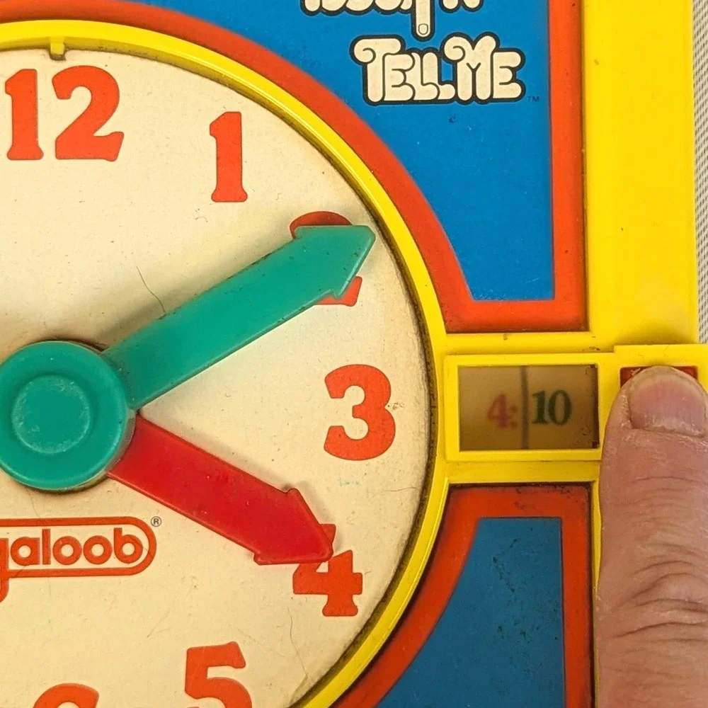 Vintage‎ 1988 Galoob Touch N Tell Me Learning Clock Toy Yellow Retro Education